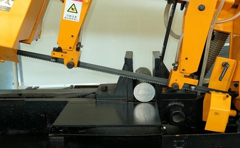 始兴数控带锯床自动送料精度会出现偏差吗？